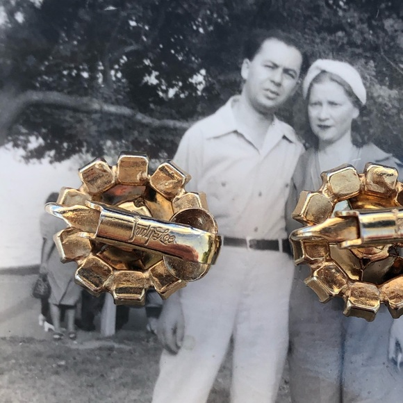 VTG Gold/Emerald Rhinestone Flower Earrings J. Lee - Picture 7 of 7